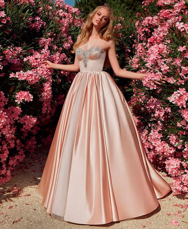 Замуж в розовом: как выбрать свадебное платье